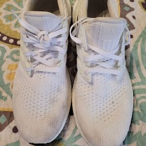 adidas Ultraboost 4.0